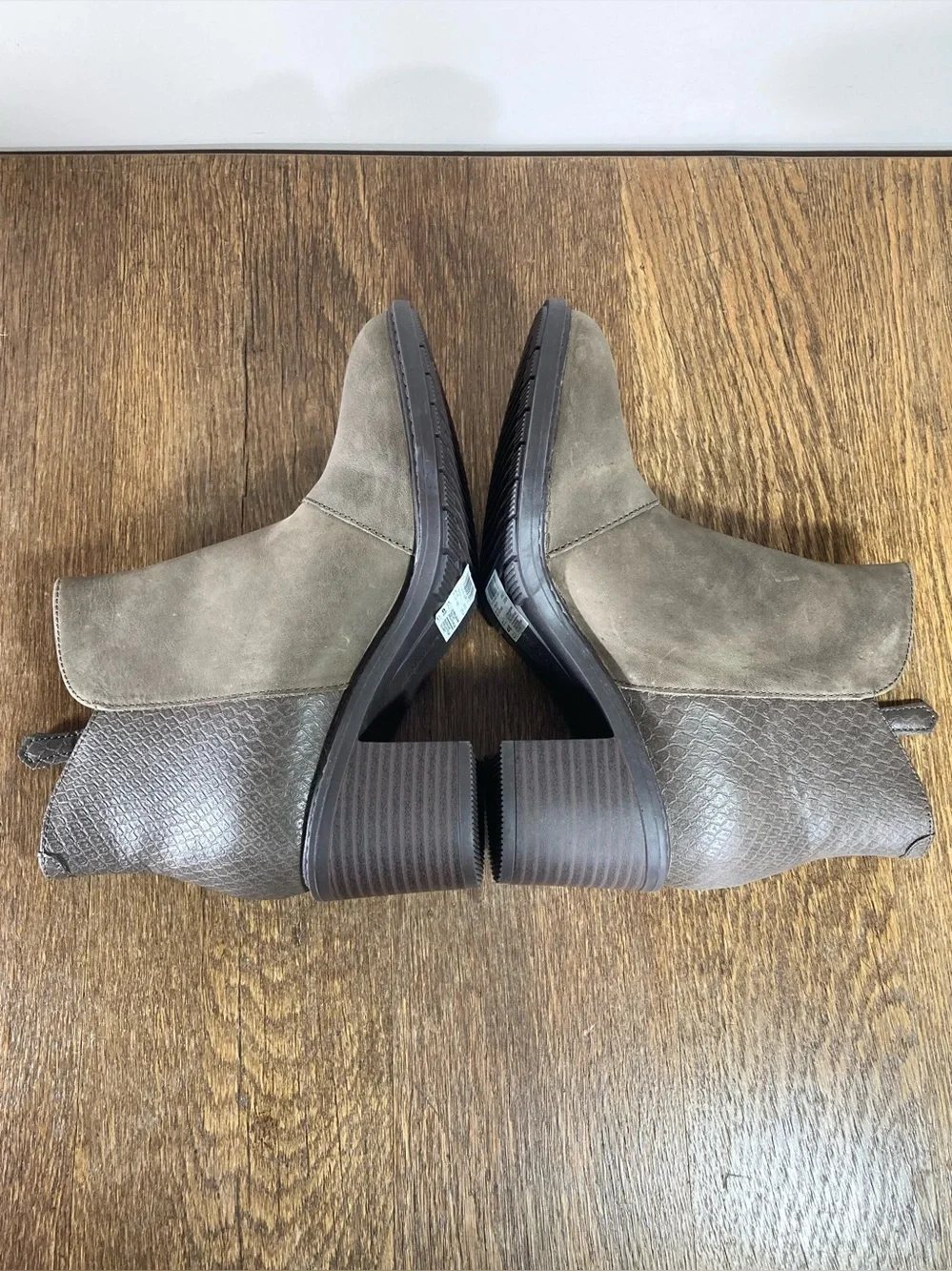 NWB Clarks Scene Zip Ankle Boot Women’s Size 6.5M Dk Taupe
